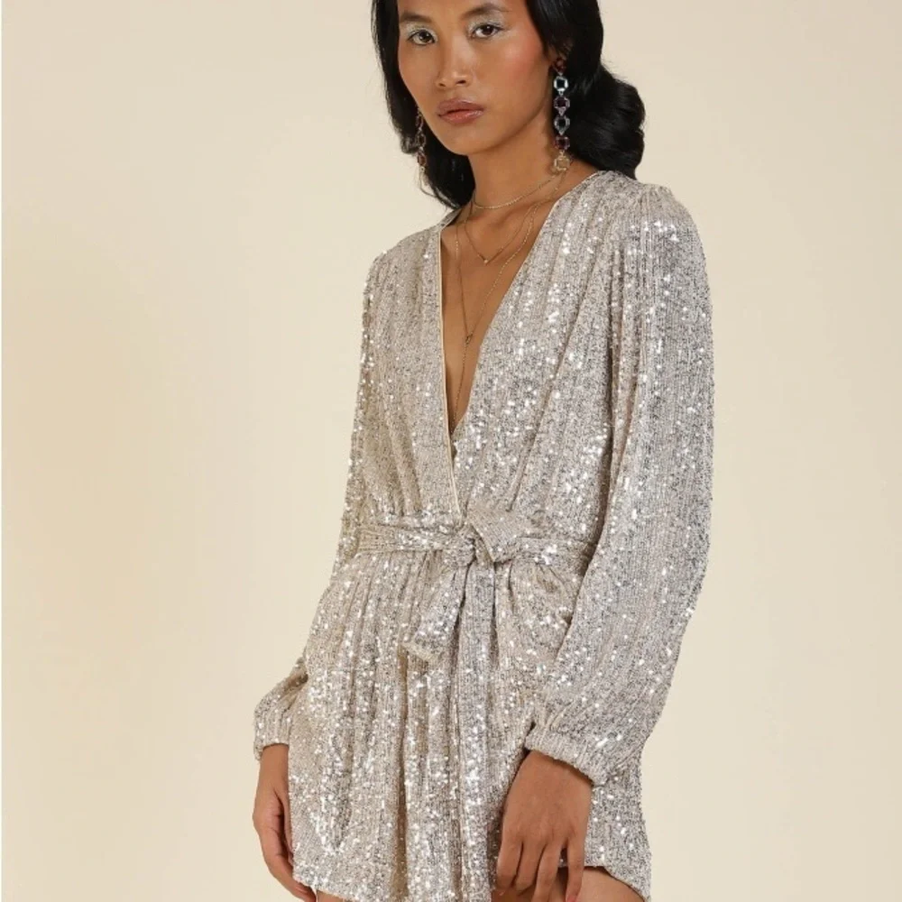 Lena Long Sleeve Sequin Romper
Endless Rose - Picture 2 of 13